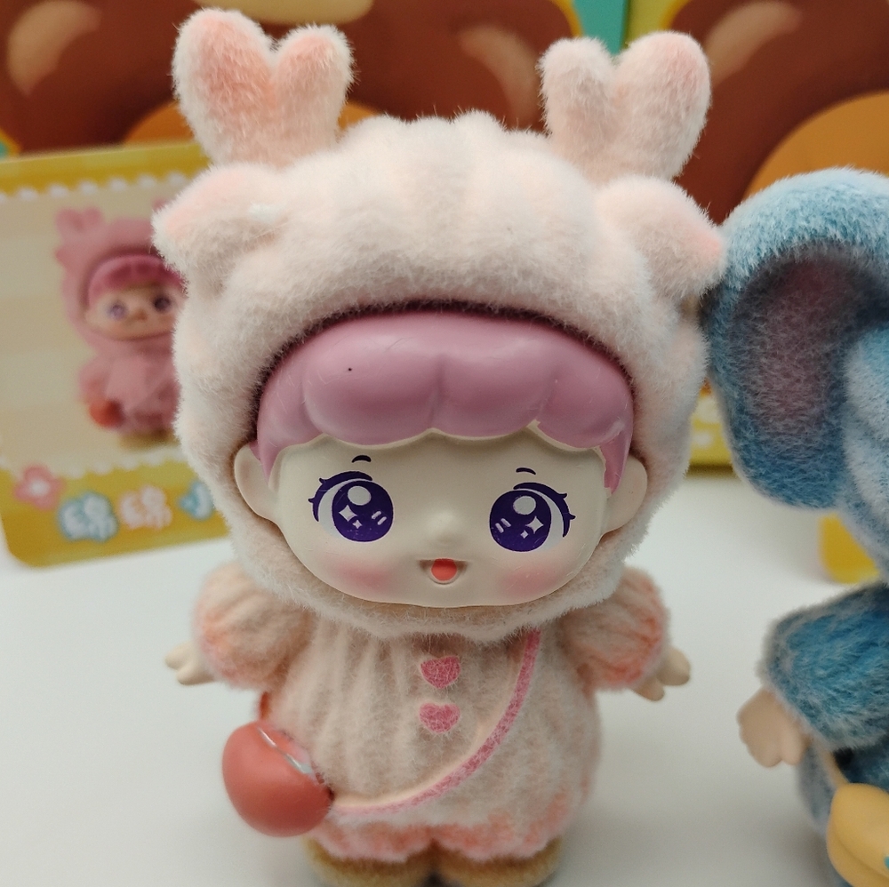 2 HeartWarming Party Figurines - Picture 6 of 6